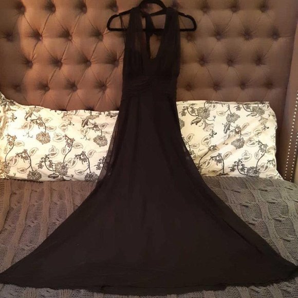 Floor length Evening gown by Let’s Fashion. - Picture 1 of 4